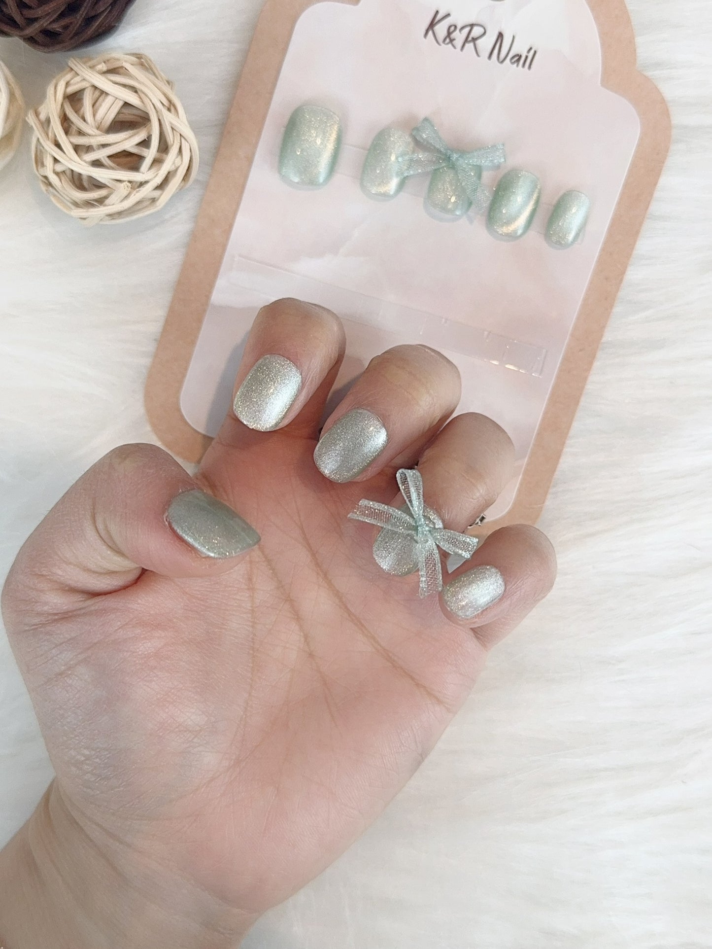 Minty Bow